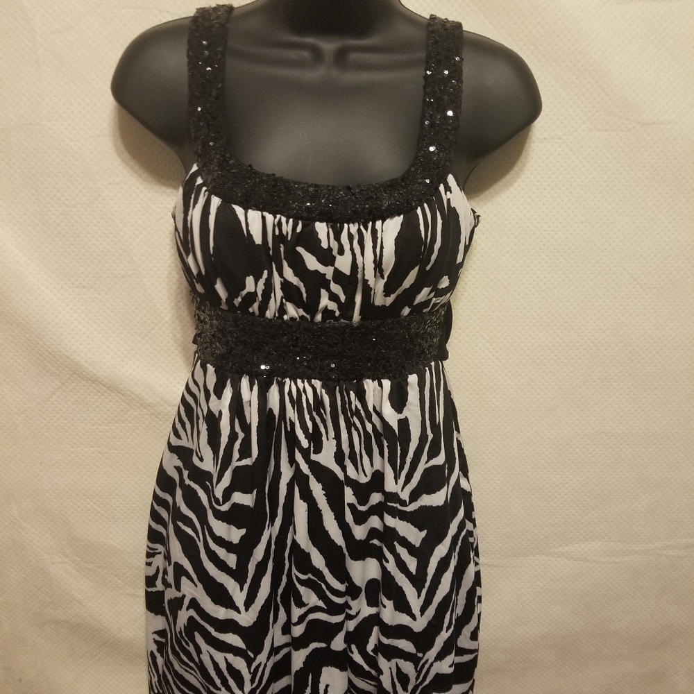Love Tease Size Med Black and White Dress!